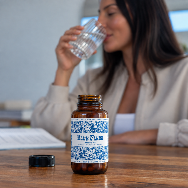 Acompaña con agua: Reishi: extracto en polvo 100 g o 60 cápsulas Blue Flesh en cápsulas